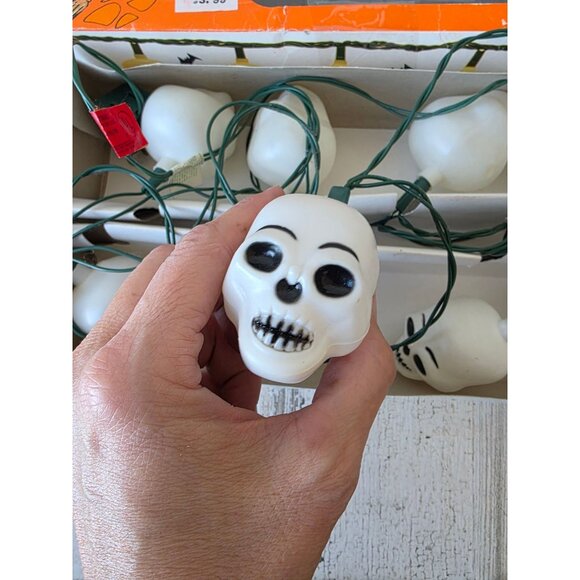 Vintage AS IS skeleton blow mold skull string light Halloween decorative skull d - Picture 2 of 5